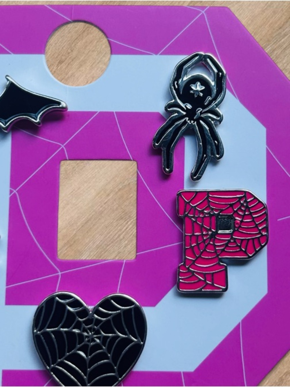 🆕🕷️PINK Halloween Collectible Pins 6 Piece Set Victoria’s Secret NWT🕸️ - Picture 5 of 9